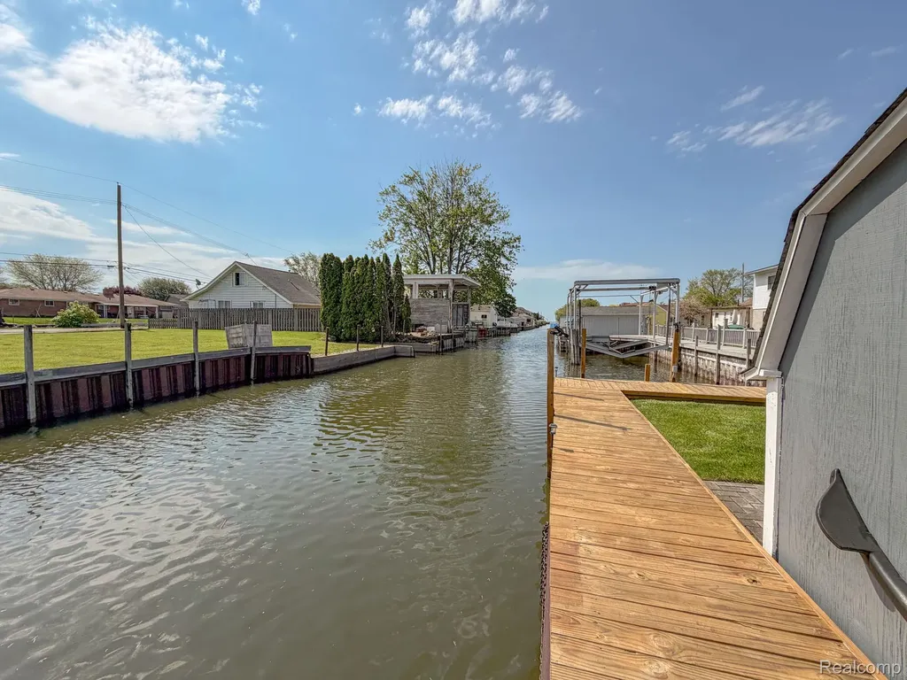 37884 Maplehill Street Harrison Charter Township MI 48045