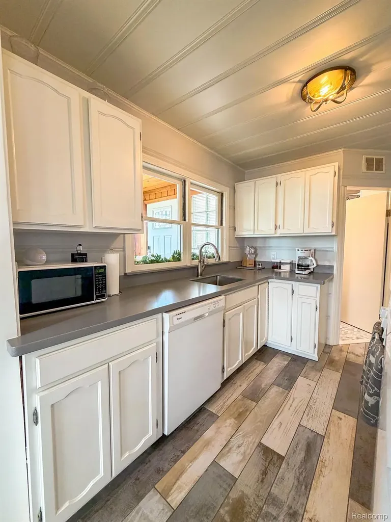 37884 Maplehill Street Harrison Charter Township MI 48045
