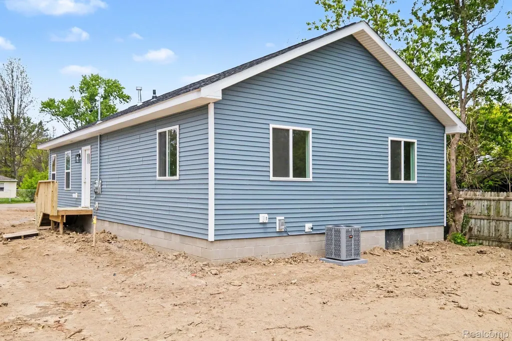 6056 Pearl Street Burton City MI 48509