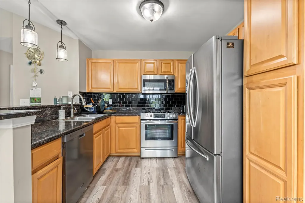 16015 Morningside Northville Township MI 48168