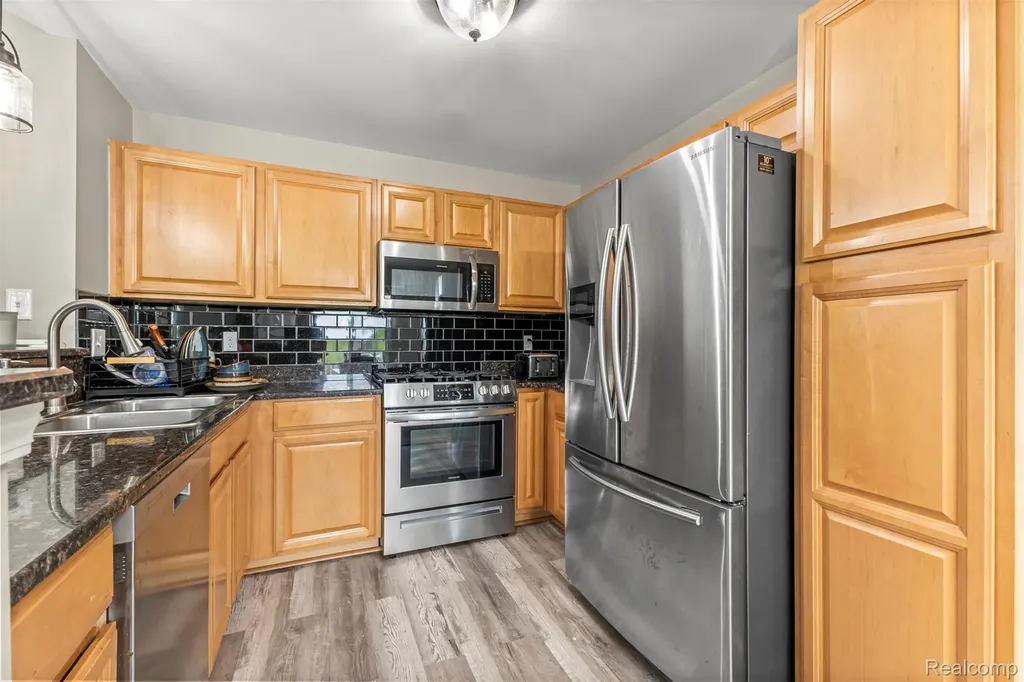 16015 Morningside Northville Township MI 48168