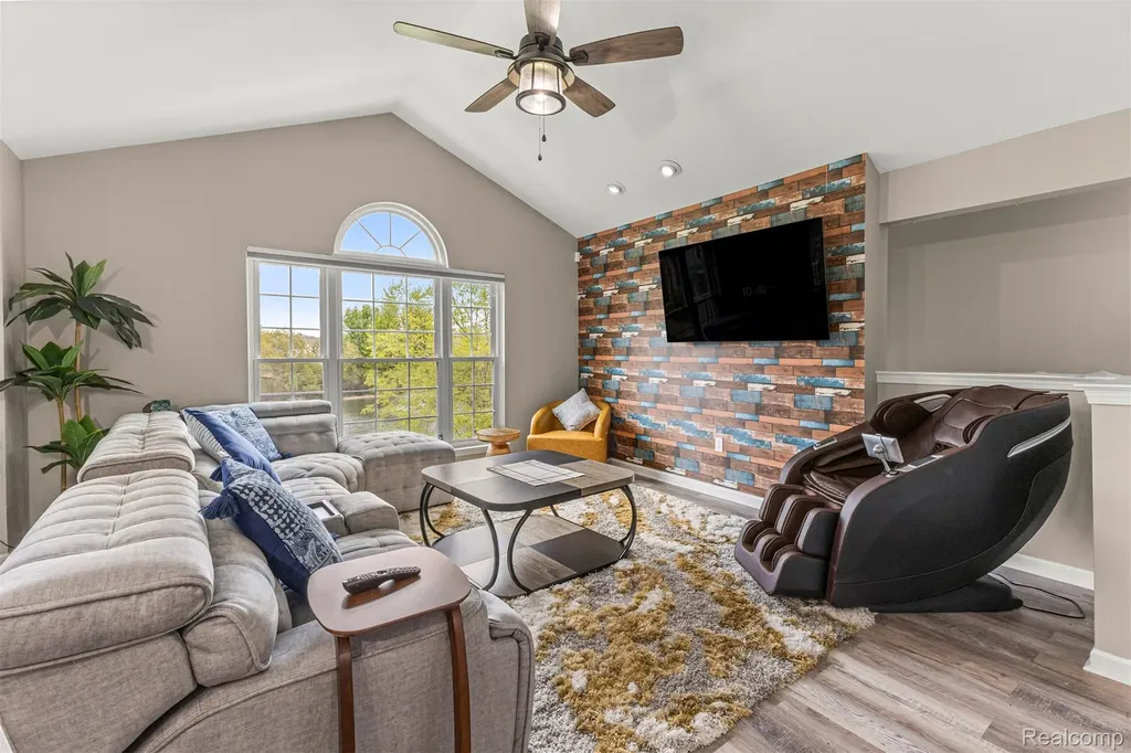 16015 Morningside Northville Township MI 48168
