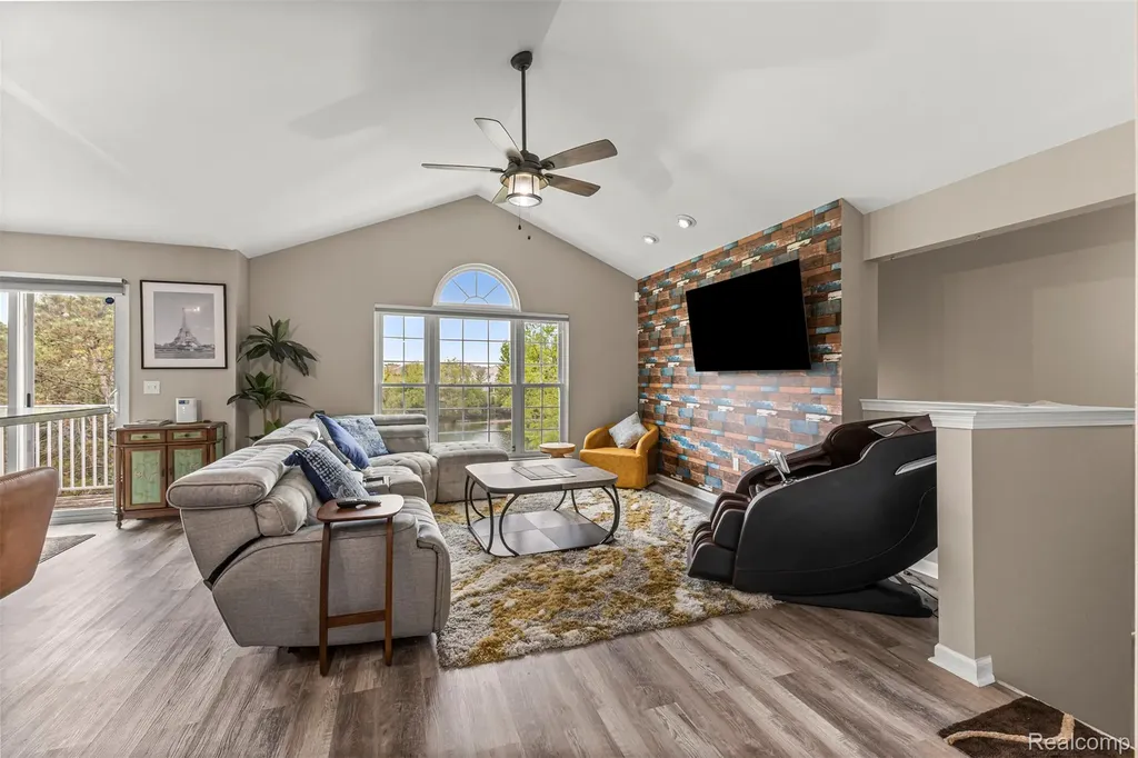 16015 Morningside Northville Township MI 48168