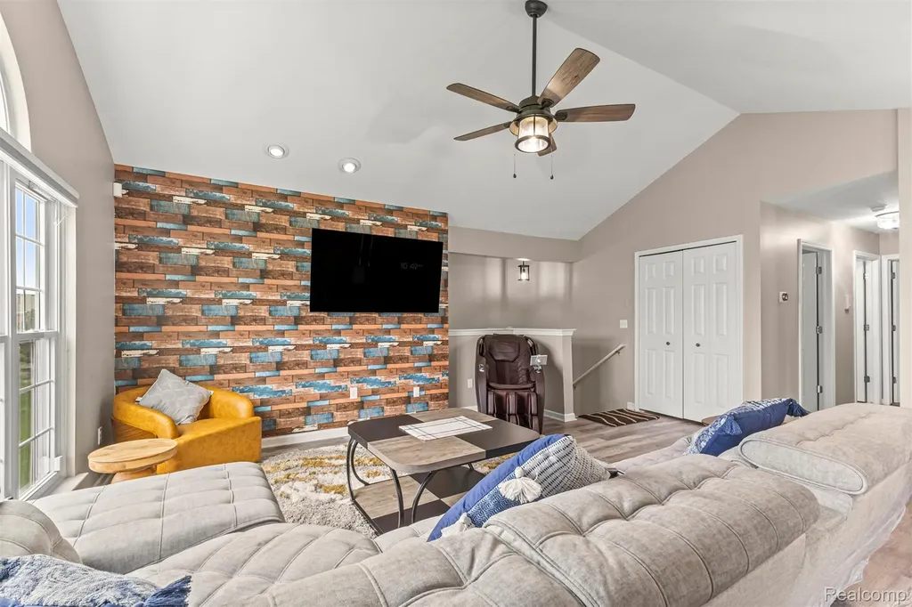 16015 Morningside Northville Township MI 48168