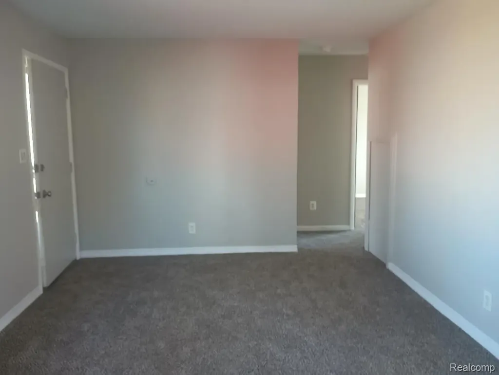 735 Emerson Avenue Pontiac City MI 48340