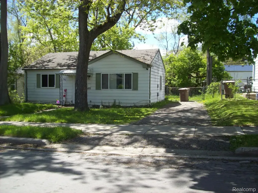 735 Emerson Avenue Pontiac City MI 48340