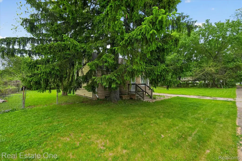 28304 Eton Street Westland City MI 48186