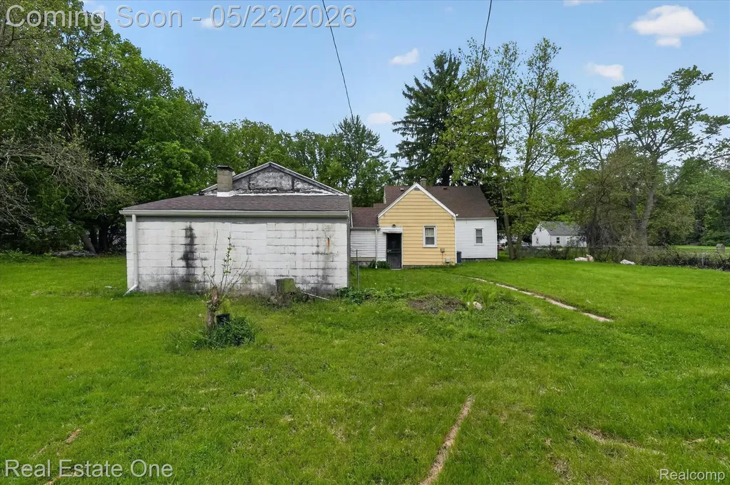 28304 Eton Street Westland City MI 48186
