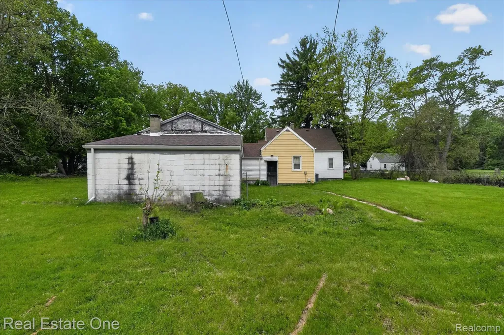 28304 Eton Street Westland City MI 48186