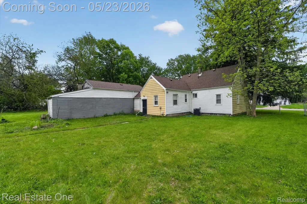 28304 Eton Street Westland City MI 48186