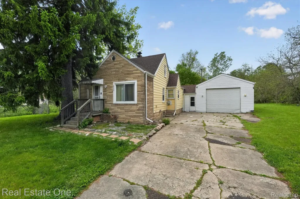 28304 Eton Street Westland City MI 48186