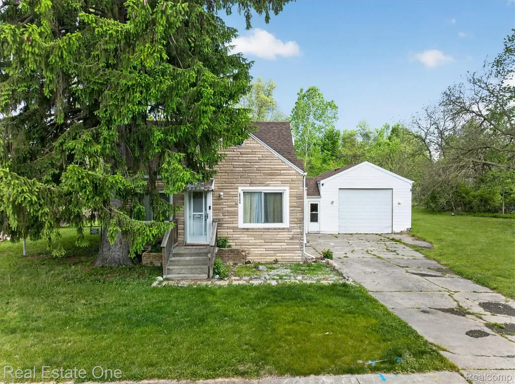 28304 Eton Street Westland City MI 48186