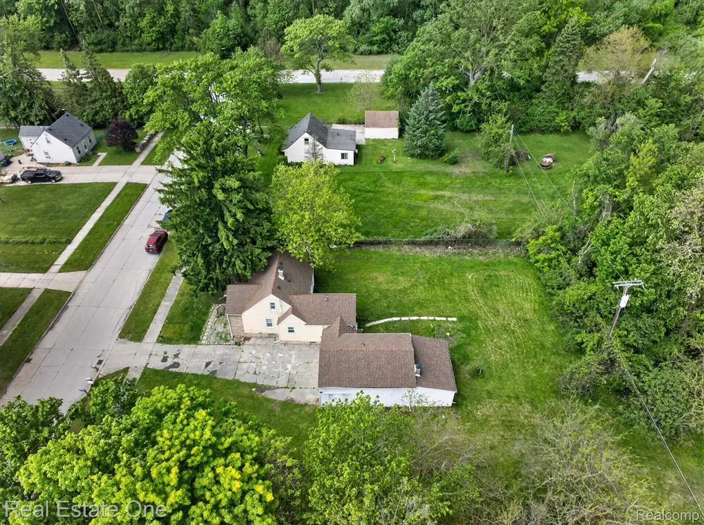28304 Eton Street Westland City MI 48186