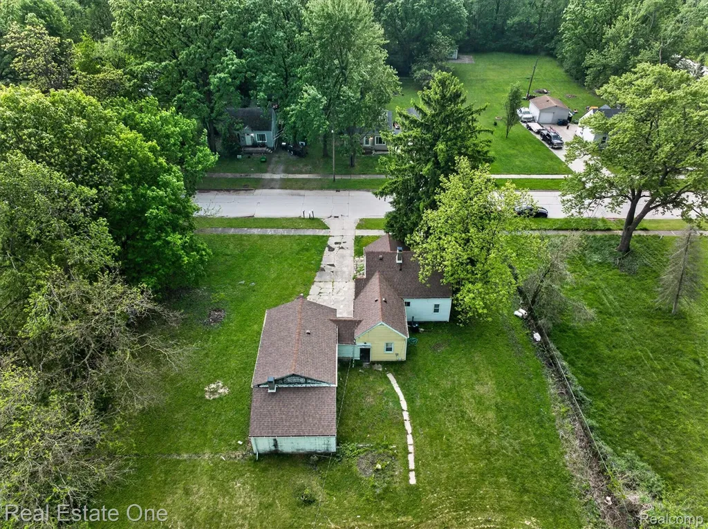 28304 Eton Street Westland City MI 48186