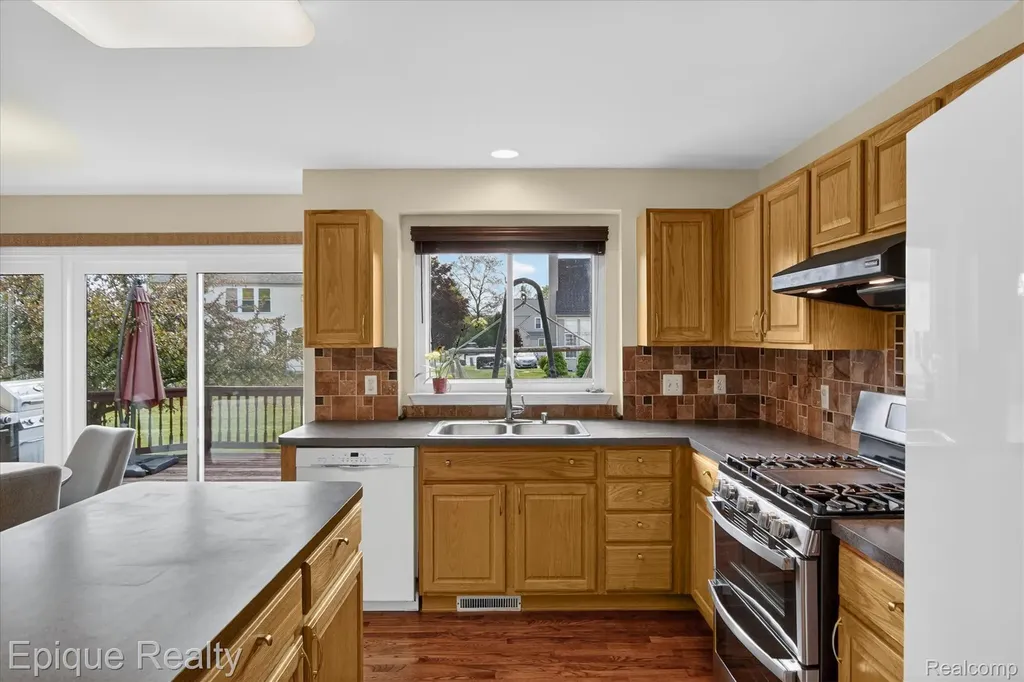 8068 Creek Bend Drive Ypsilanti Charter Township MI 48197