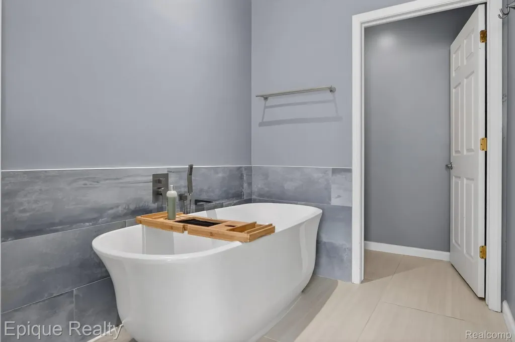 8068 Creek Bend Drive Ypsilanti Charter Township MI 48197