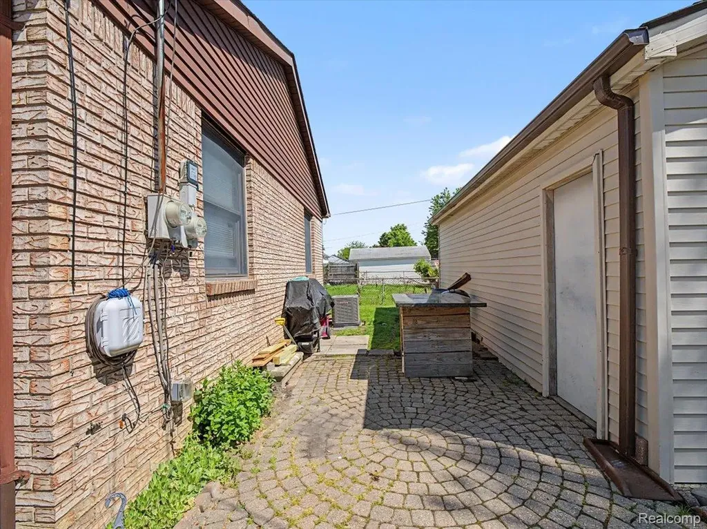 14275 Irene Street Southgate City MI 48195