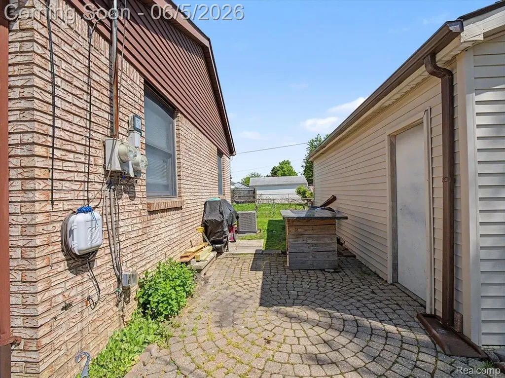 14275 Irene Street Southgate City MI 48195