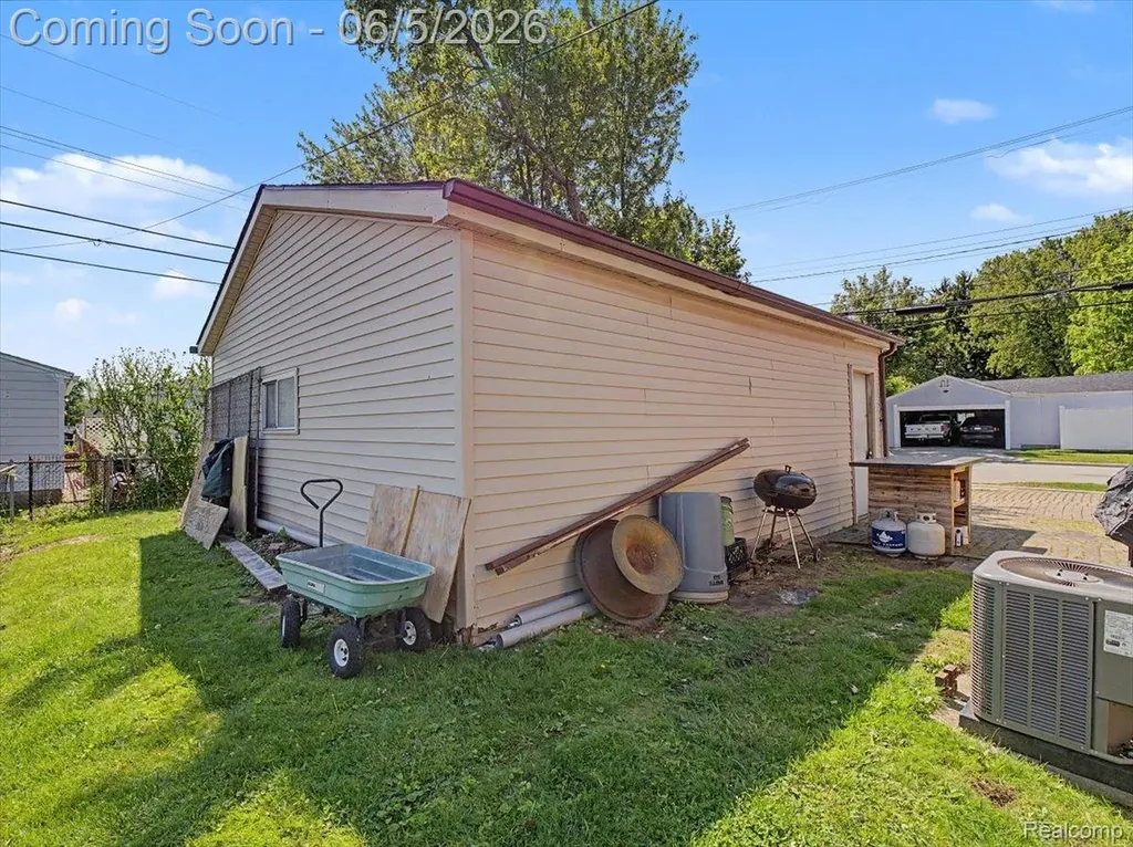 14275 Irene Street Southgate City MI 48195