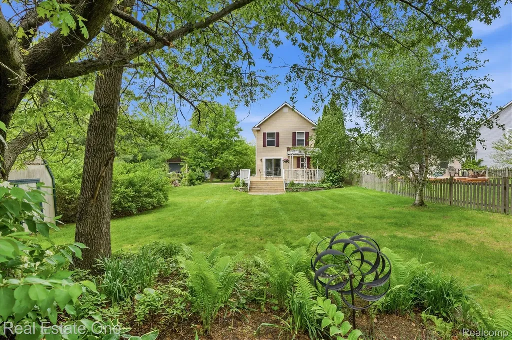 415 Ventnor Commons Genoa Township MI 48843