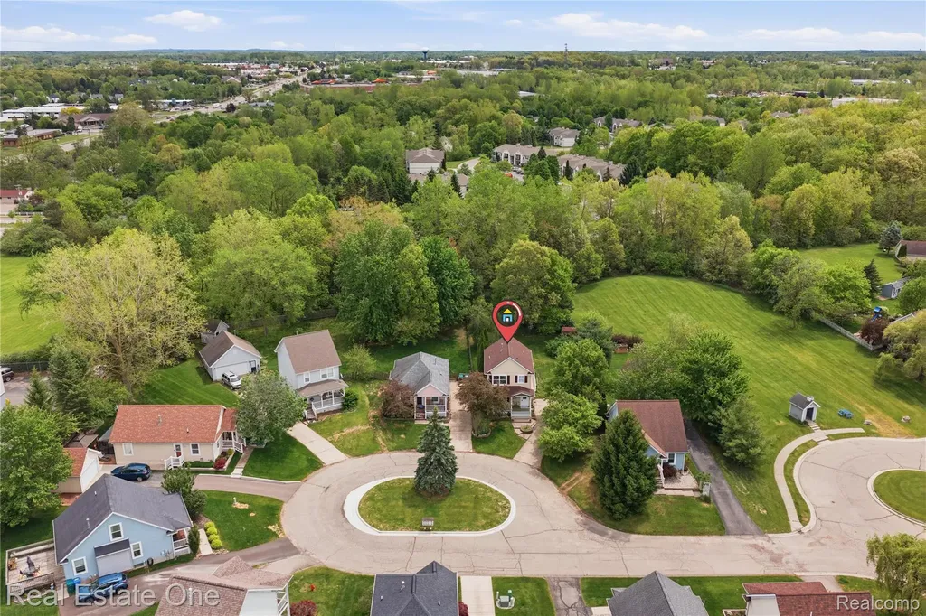415 Ventnor Commons Genoa Township MI 48843