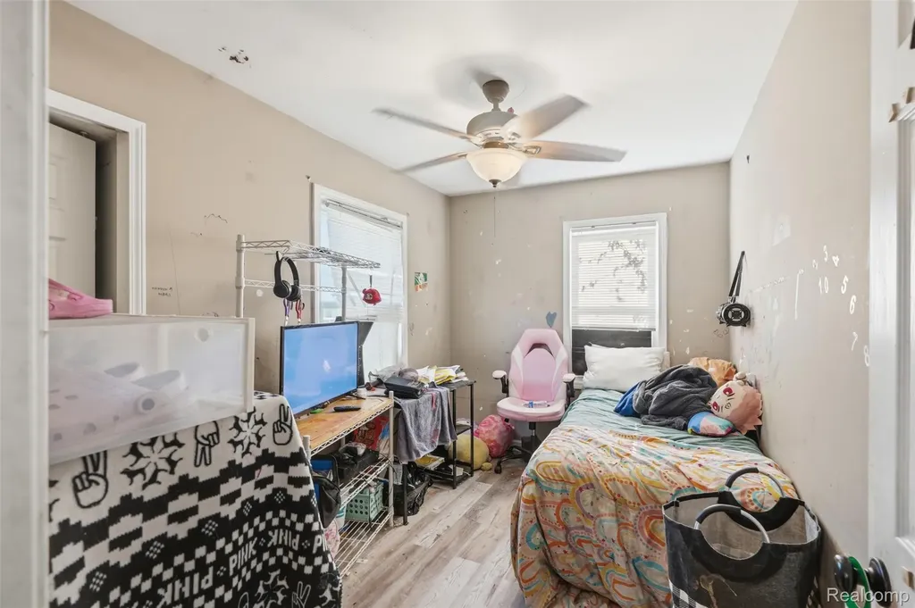 28984 Beechwood Street Garden City City MI 48135