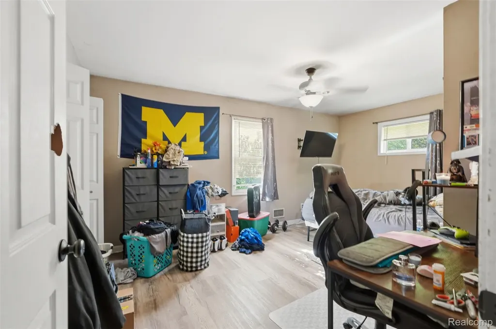 28984 Beechwood Street Garden City City MI 48135