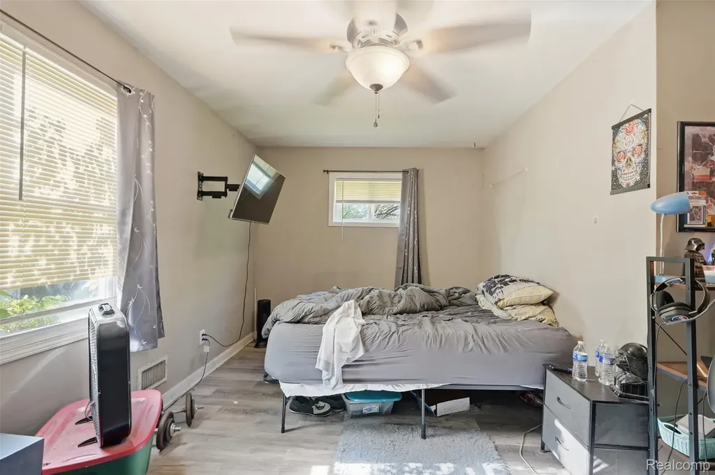 28984 Beechwood Street Garden City City MI 48135