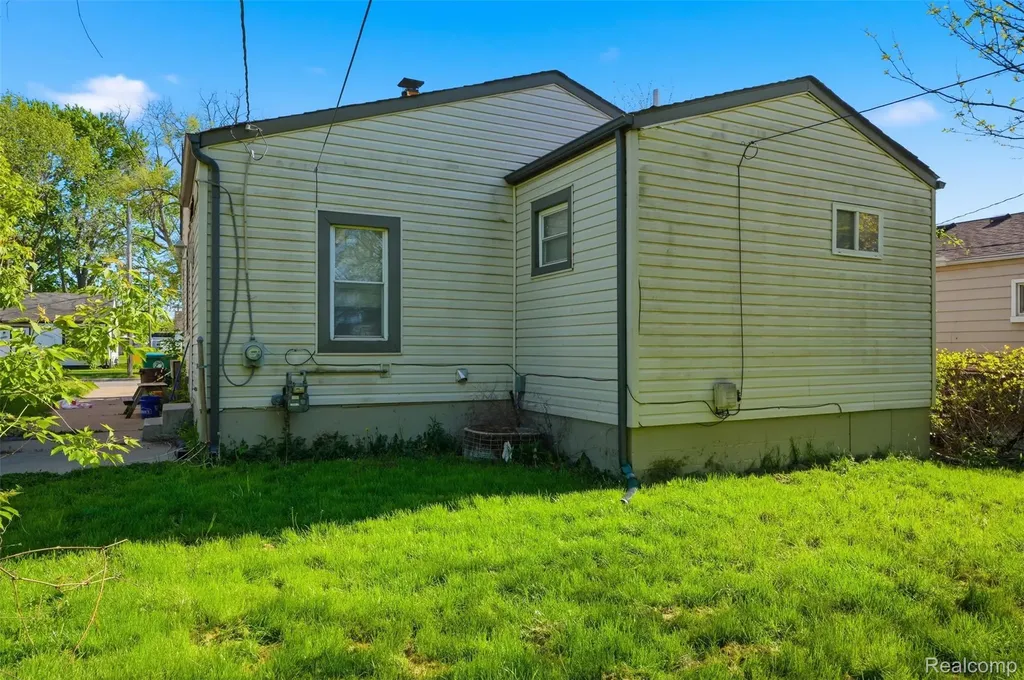 28984 Beechwood Street Garden City City MI 48135