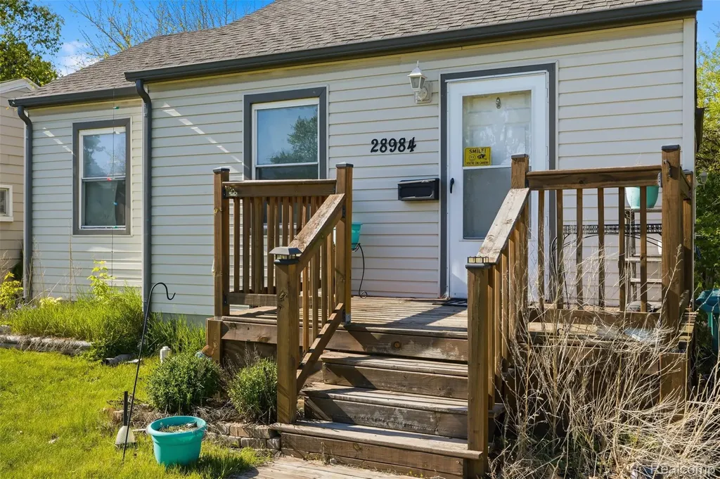 28984 Beechwood Street Garden City City MI 48135