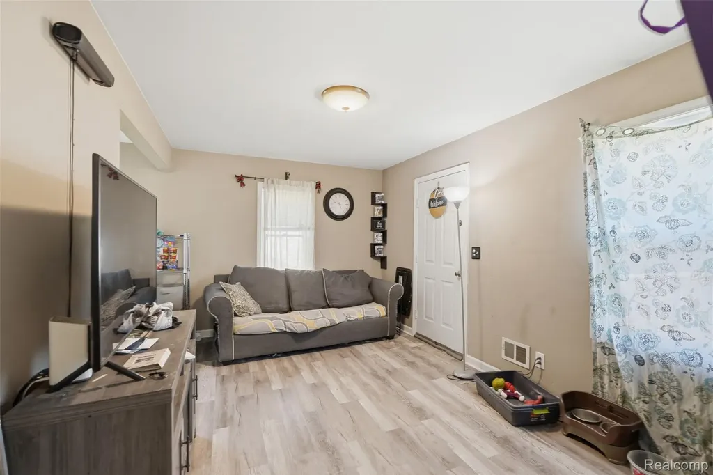 28984 Beechwood Street Garden City City MI 48135