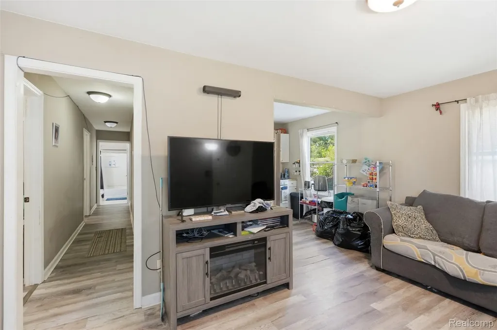 28984 Beechwood Street Garden City City MI 48135