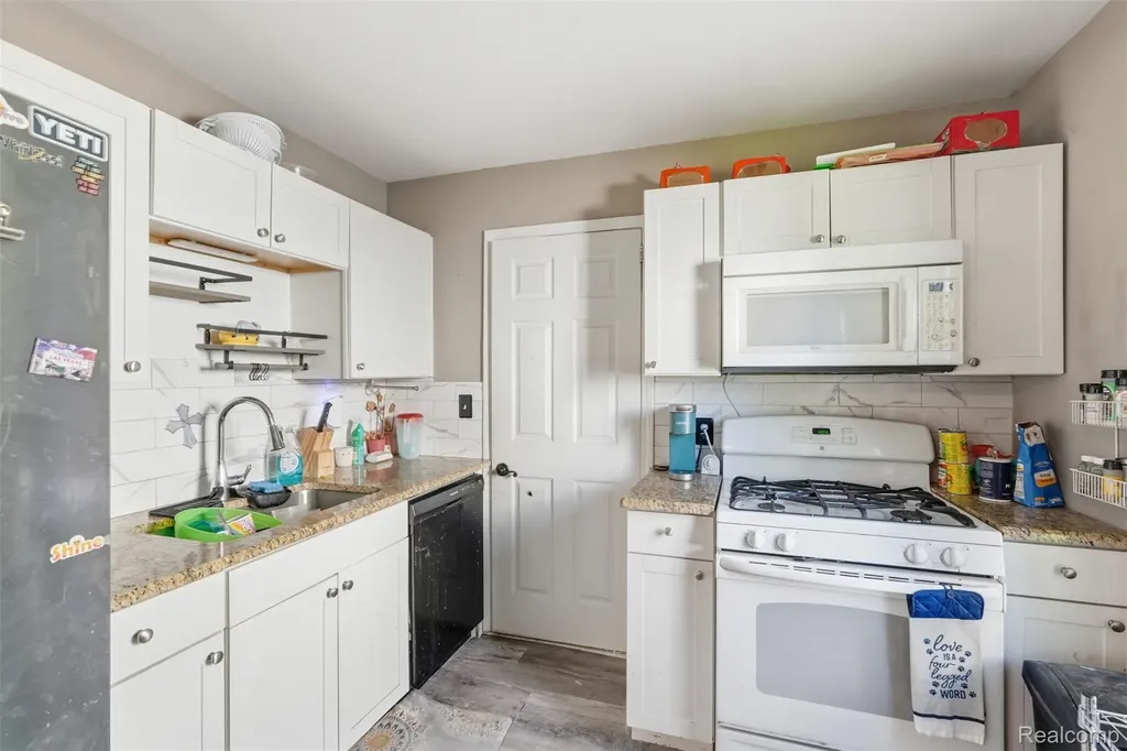 28984 Beechwood Street Garden City City MI 48135