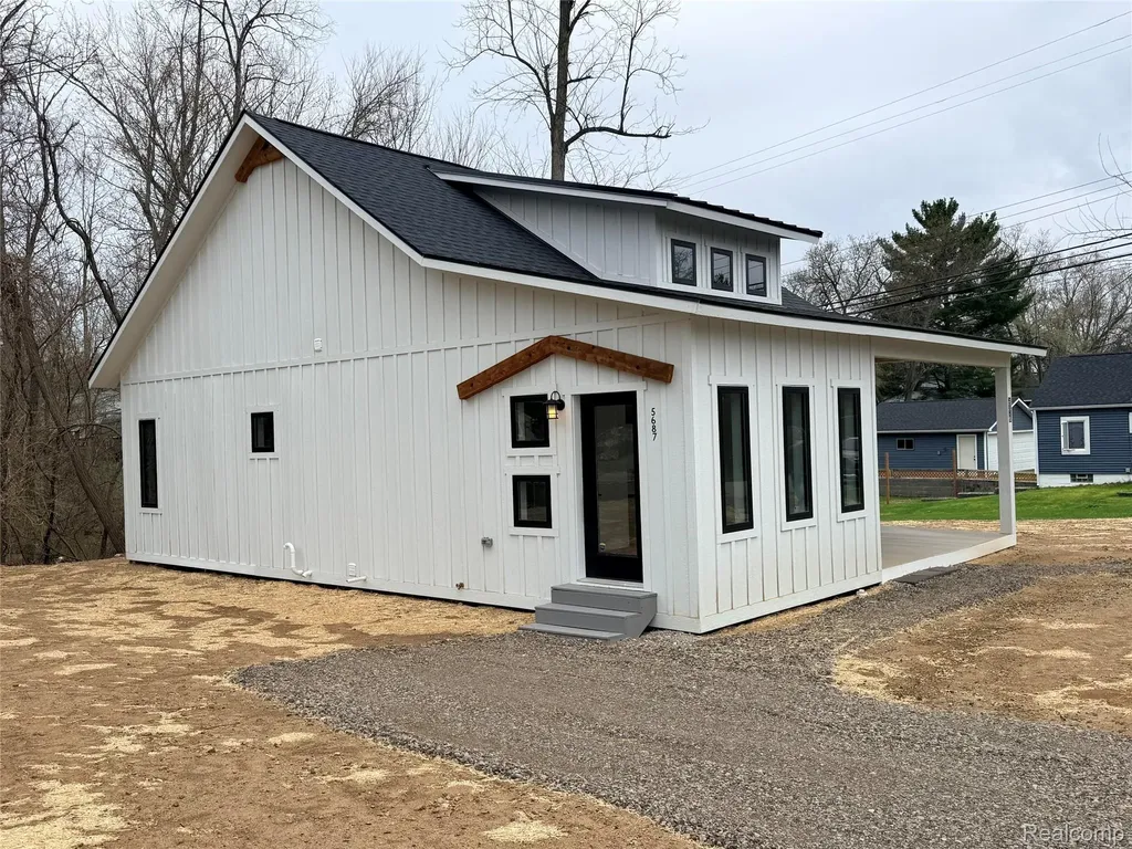 5687 Carroll Lake Road Commerce Charter Township MI 48382
