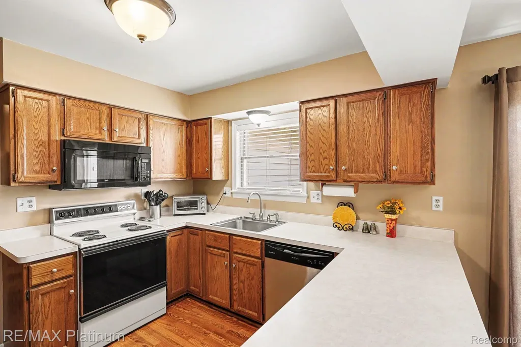 61959 Topsfield Lane Lyon Charter Township MI 48178