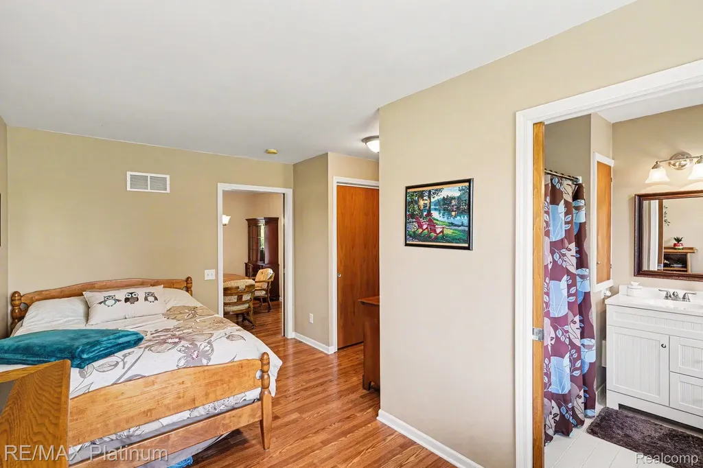 61959 Topsfield Lane Lyon Charter Township MI 48178