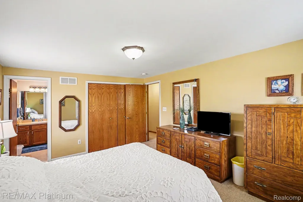 61959 Topsfield Lane Lyon Charter Township MI 48178