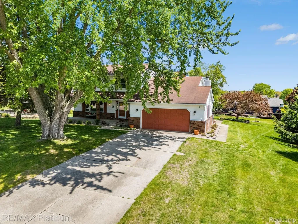 61959 Topsfield Lane Lyon Charter Township MI 48178