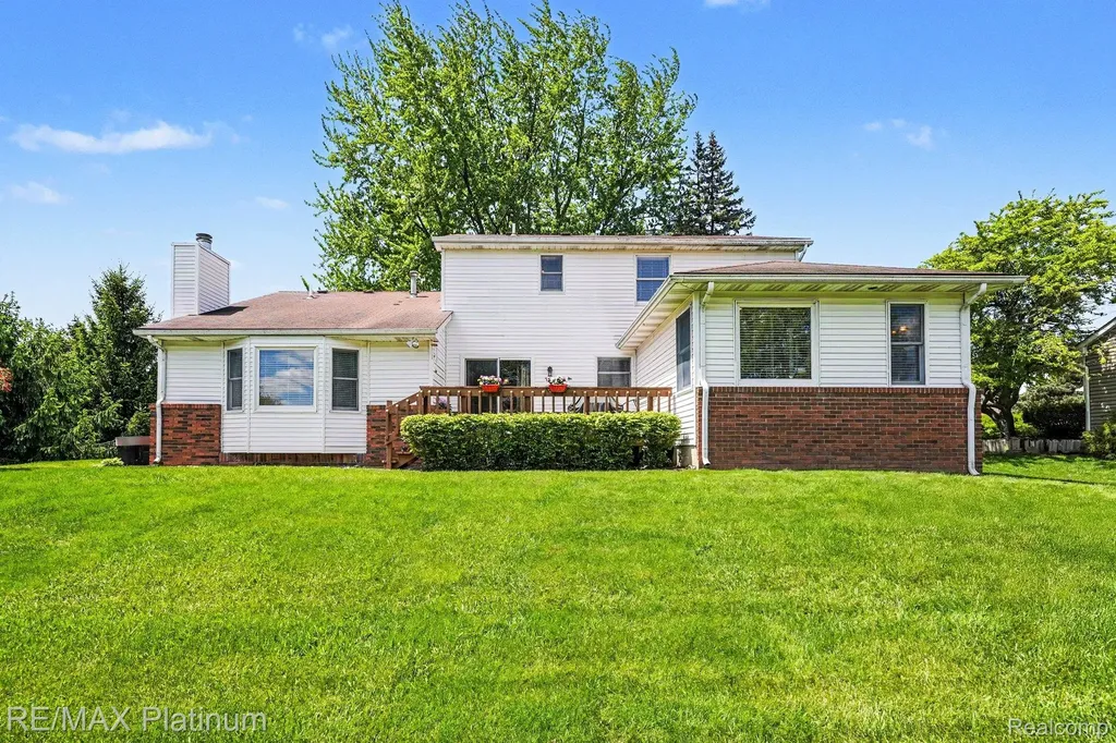 61959 Topsfield Lane Lyon Charter Township MI 48178