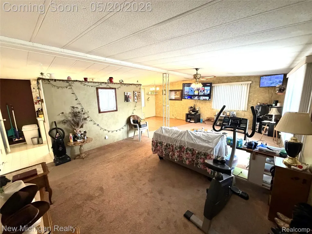 1004 Pelham Boulevard Waterford Charter Township MI 48328