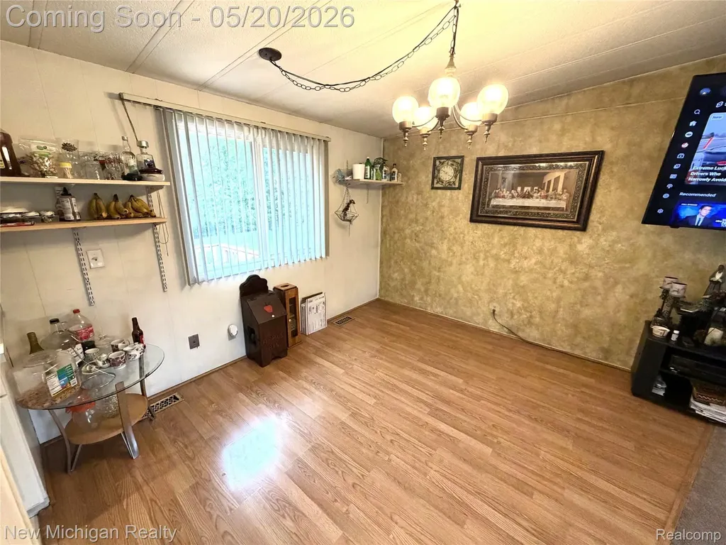1004 Pelham Boulevard Waterford Charter Township MI 48328