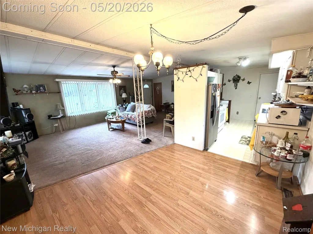 1004 Pelham Boulevard Waterford Charter Township MI 48328