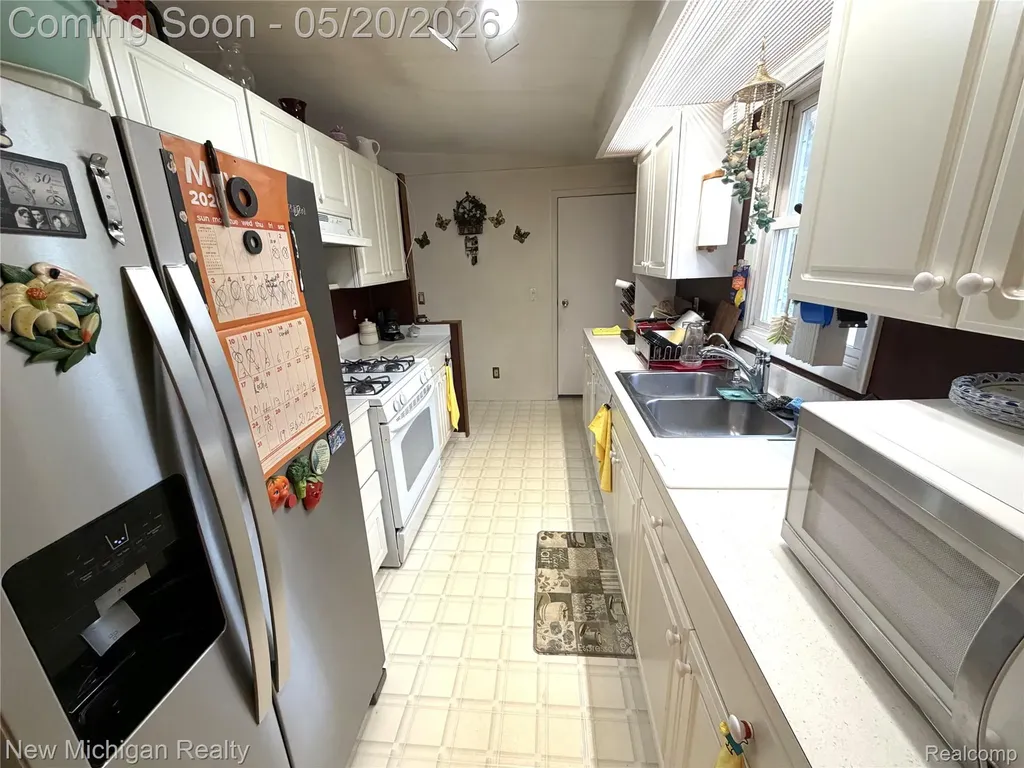 1004 Pelham Boulevard Waterford Charter Township MI 48328