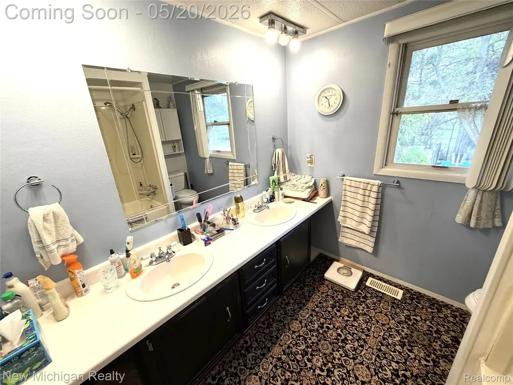 1004 Pelham Boulevard Waterford Charter Township MI 48328