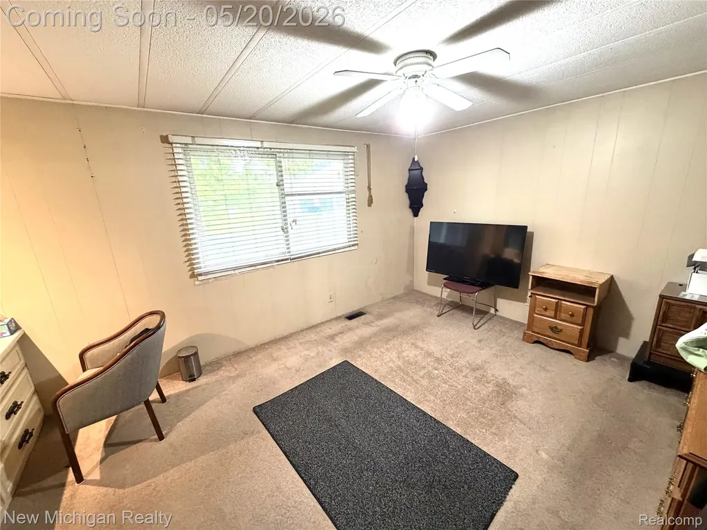 1004 Pelham Boulevard Waterford Charter Township MI 48328