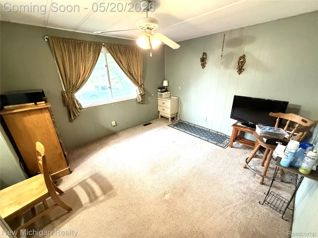 1004 Pelham Boulevard Waterford Charter Township MI 48328