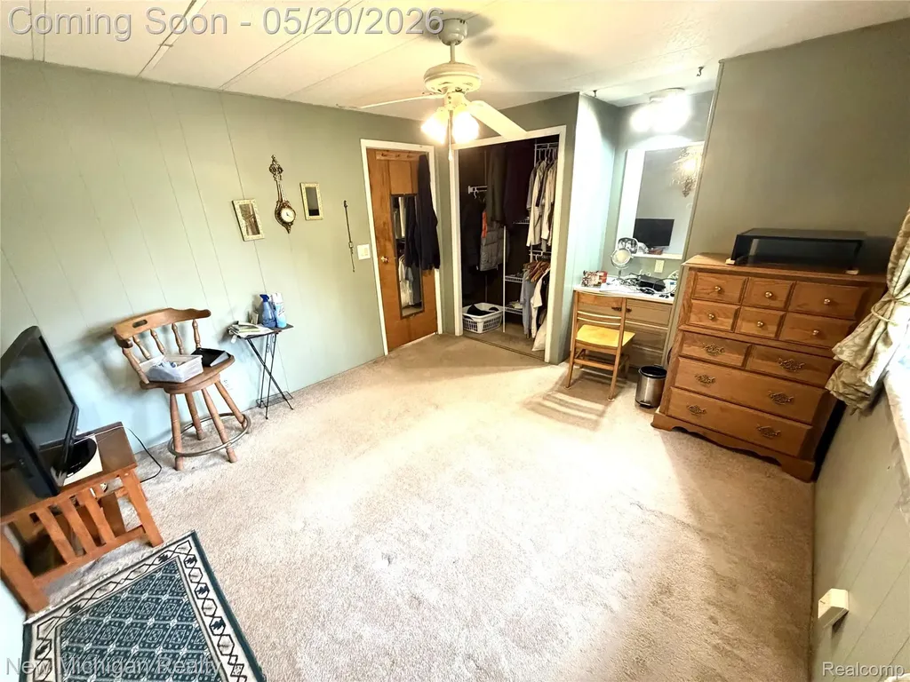 1004 Pelham Boulevard Waterford Charter Township MI 48328