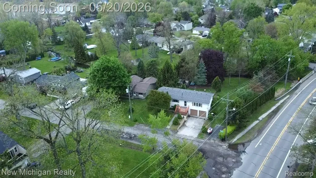 1004 Pelham Boulevard Waterford Charter Township MI 48328