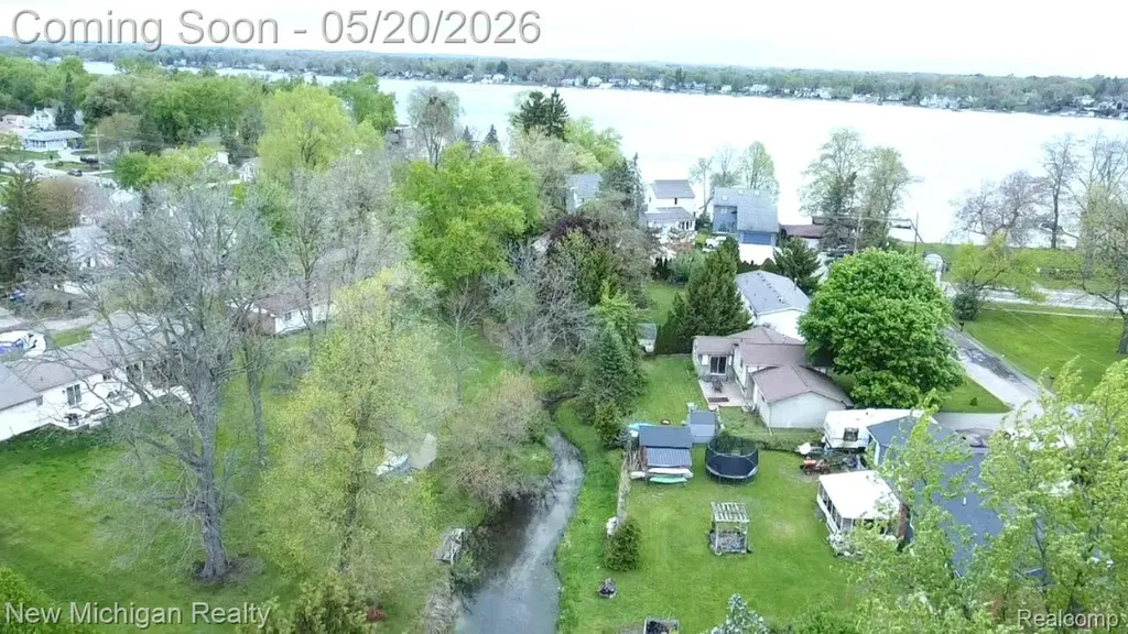 1004 Pelham Boulevard Waterford Charter Township MI 48328