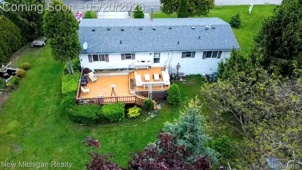 1004 Pelham Boulevard Waterford Charter Township MI 48328